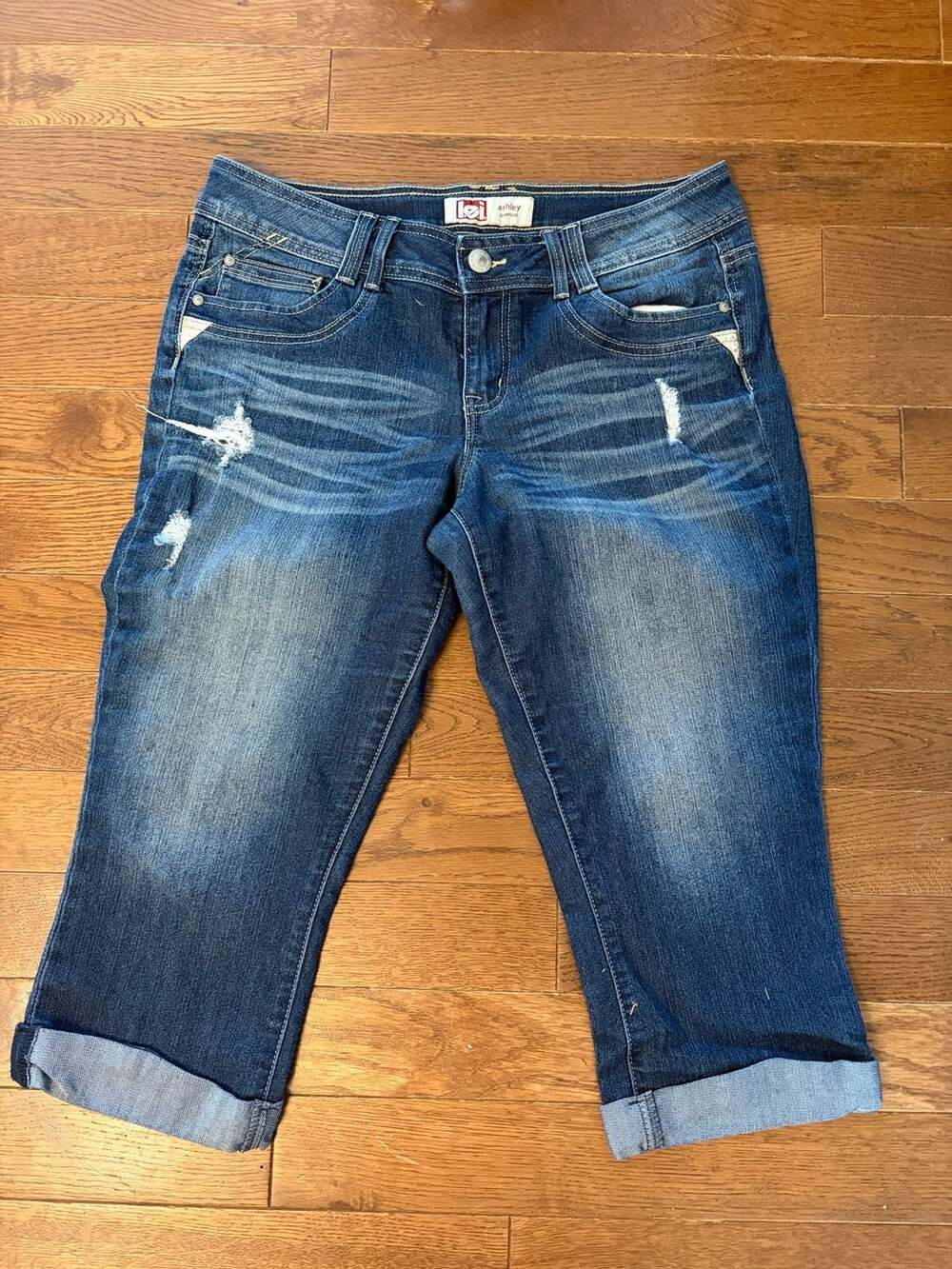 l.e.i. Ashley Lowrise Y2K Denim Capri Jeans Size 13 Distressed Cuffed